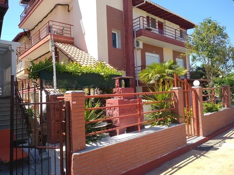 ניאה מיכאניונה Blue Moon Apartments מראה חיצוני תמונה