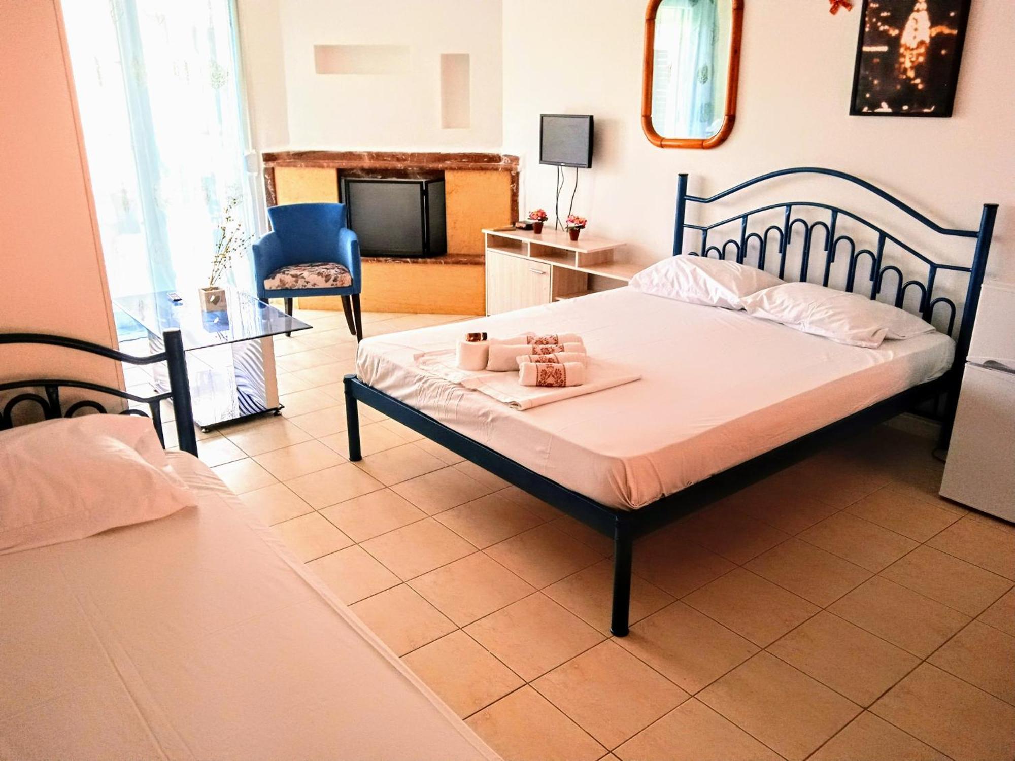 ניאה מיכאניונה Blue Moon Apartments חדר תמונה